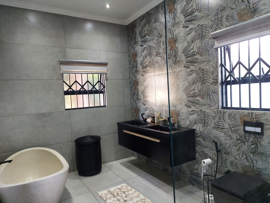 4 Bedroom Property for Sale in Oos Einde North West